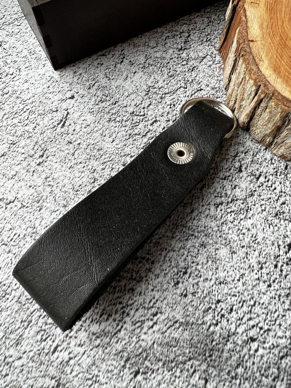 Брелок кожаный на ключи с гравировкой
