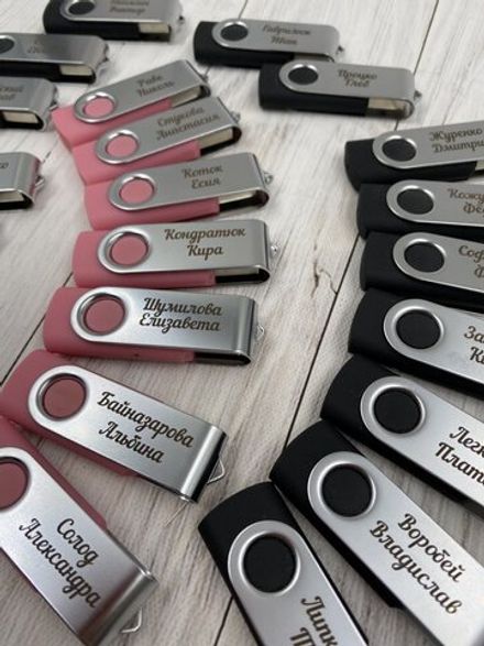 Флешка с гравировкой TWIST 32Gb